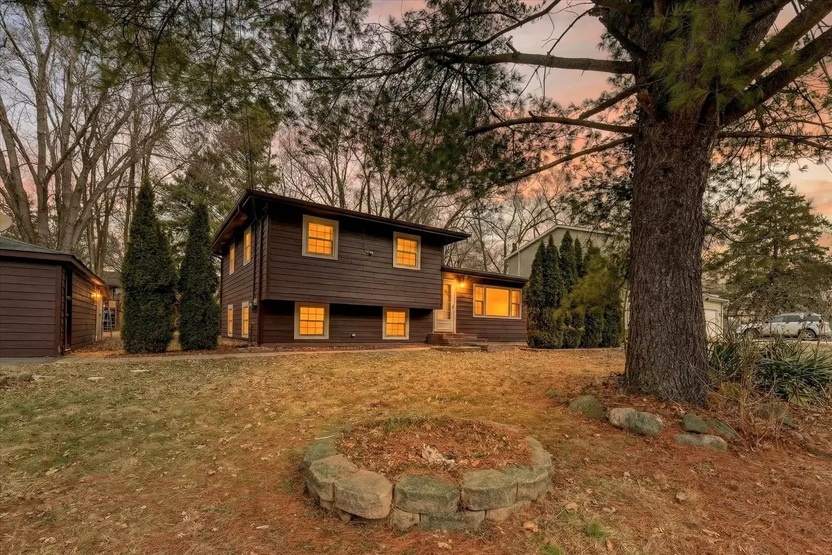 2810 Brentwood Lane, McHenry, IL 60050 - #1