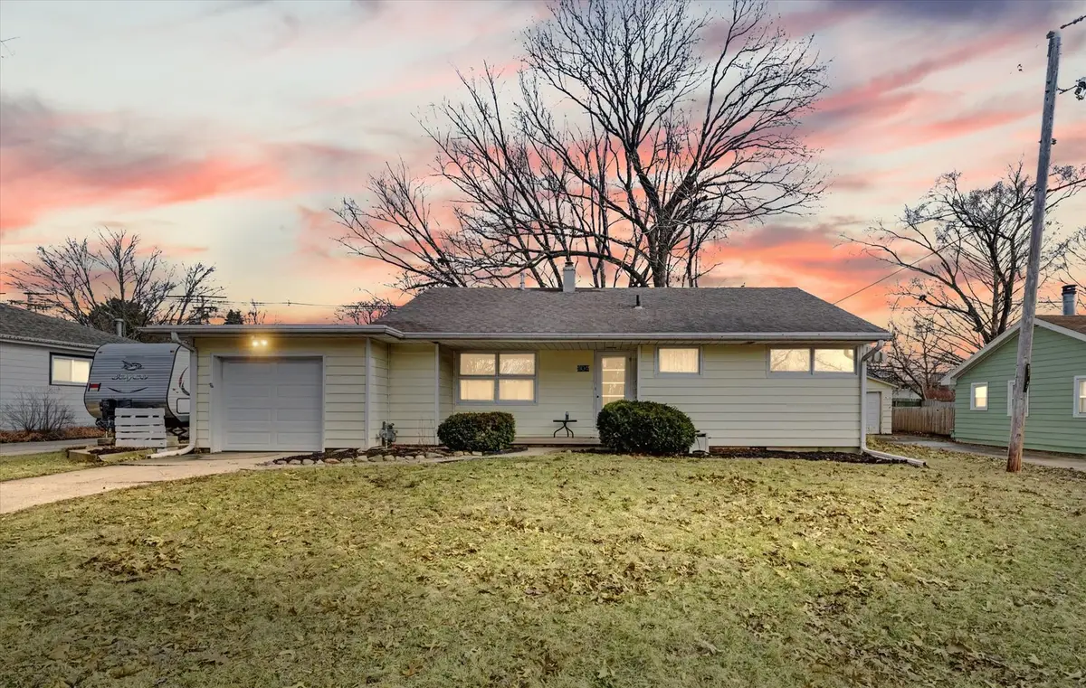 1104 Cambridge Drive, Champaign, IL 61821 - #1