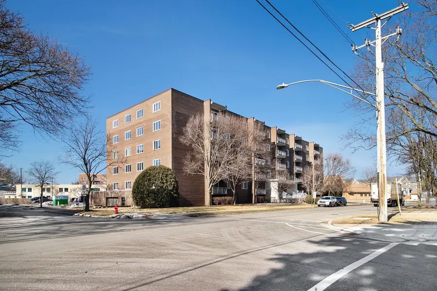 900 Center Street #3A, Des Plaines, IL 60016 - #2