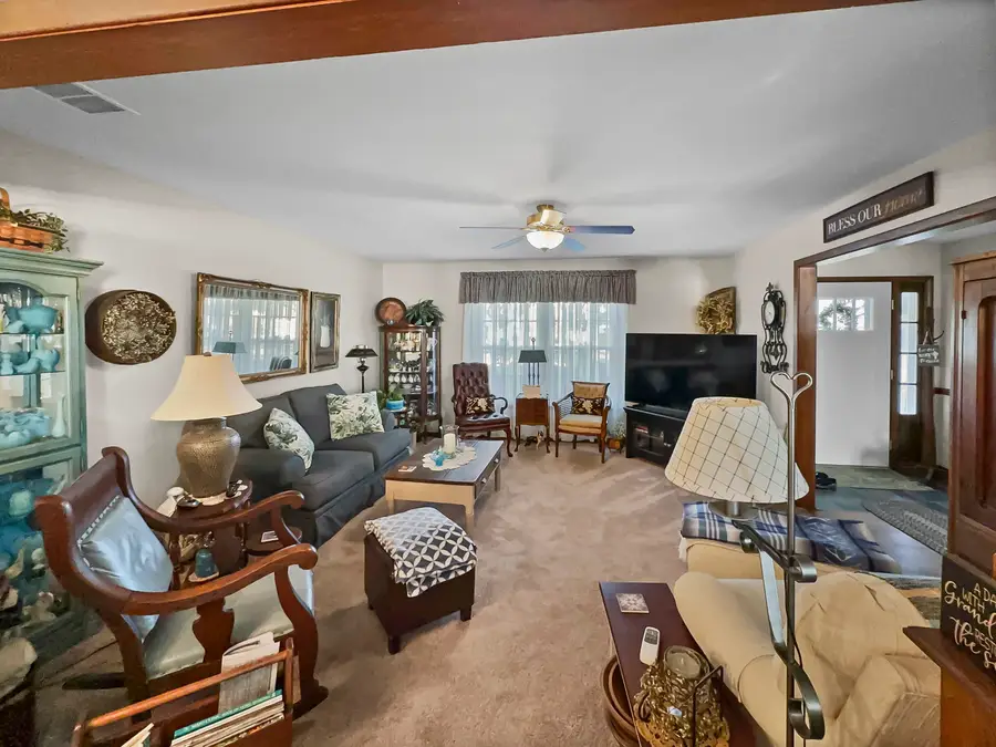 447 S Ralph Street, Watseka, IL 60970 - #3