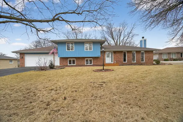 15 E Cedar Court, Yorkville, IL 60560