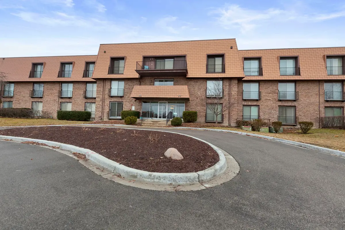 4050 Dundee Road #105, Northbrook, IL 60062 - #1