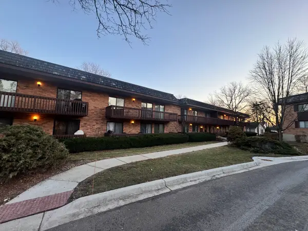 8200 Woodglen Lane #107, Downers Grove, IL 60516