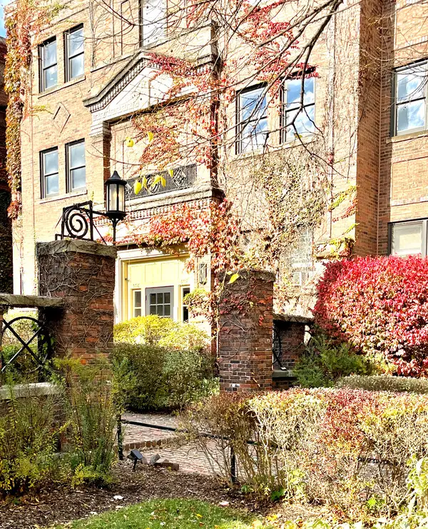 5716 S Kenwood Avenue #1, Chicago, IL 60637