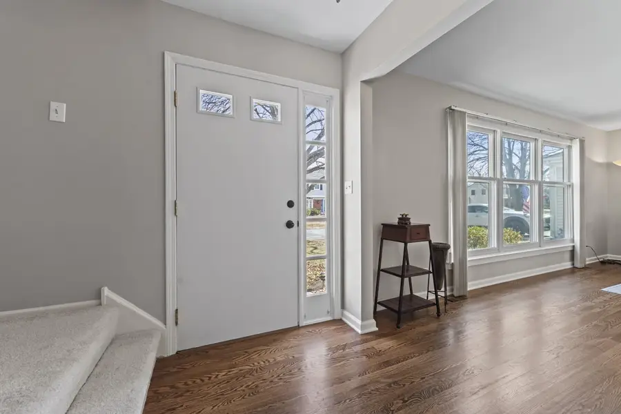 962 Thompson Boulevard, Buffalo Grove, IL 60089 - #3