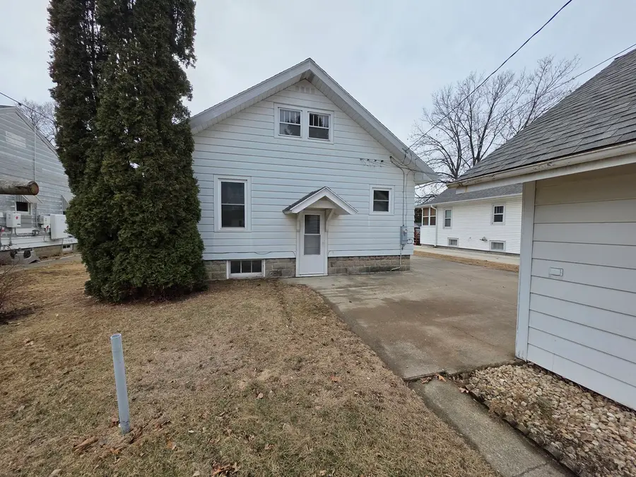 312 E 11th Street, Sterling, IL 61081 - #3