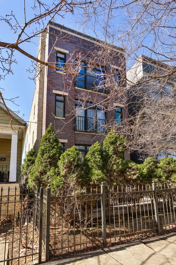 Address Withheld By Seller, Chicago, IL 60618