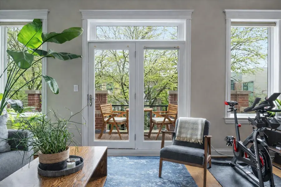 1031 W Newport Avenue #3, Chicago, IL 60657 - #2