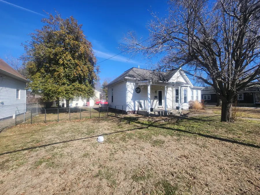 203 W South Street, Pinckneyville, IL 62274 - #2