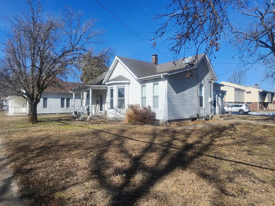 203 W South Street, Pinckneyville, IL 62274 - #3