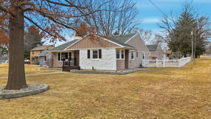 923 Institute Boulevard, Dixon, IL 61021 - #2