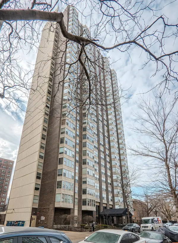 525 W Hawthorne Place #101, Chicago, IL 60657