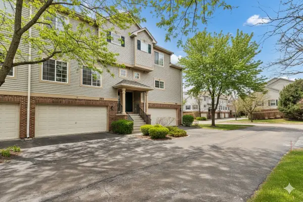 282 Monarch Drive #24, Streamwood, IL 60107