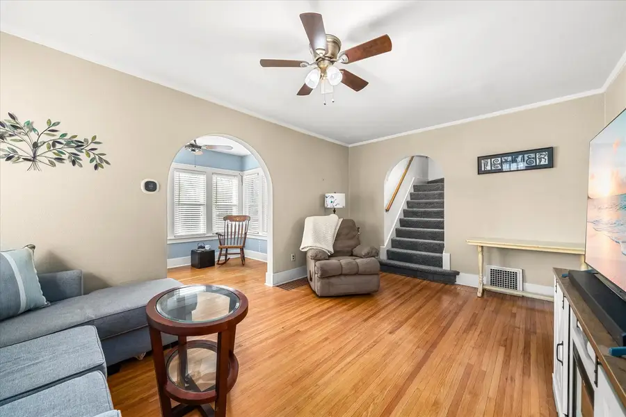 10 N Adams Street, North Aurora, IL 60542 - #2