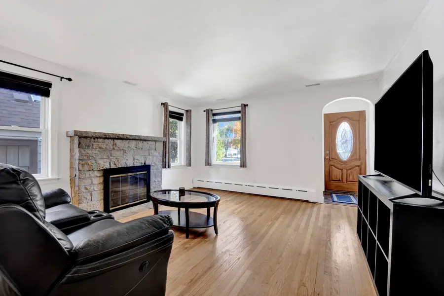 9304 S Utica Avenue, Evergreen Park, IL 60805 - #3