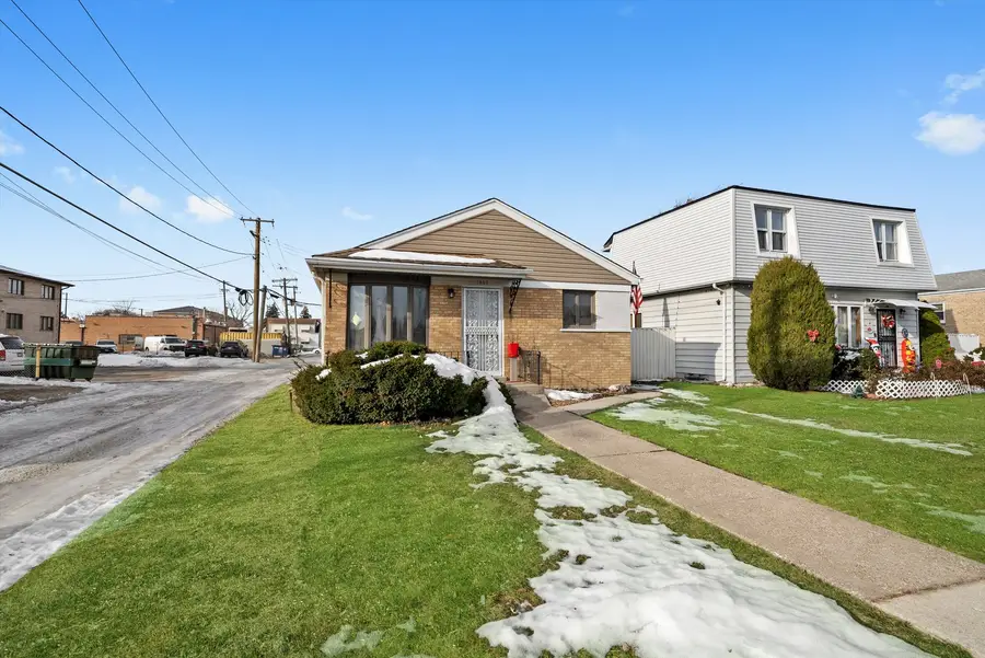 7852 Neenah Avenue, Burbank, IL 60459 - #3