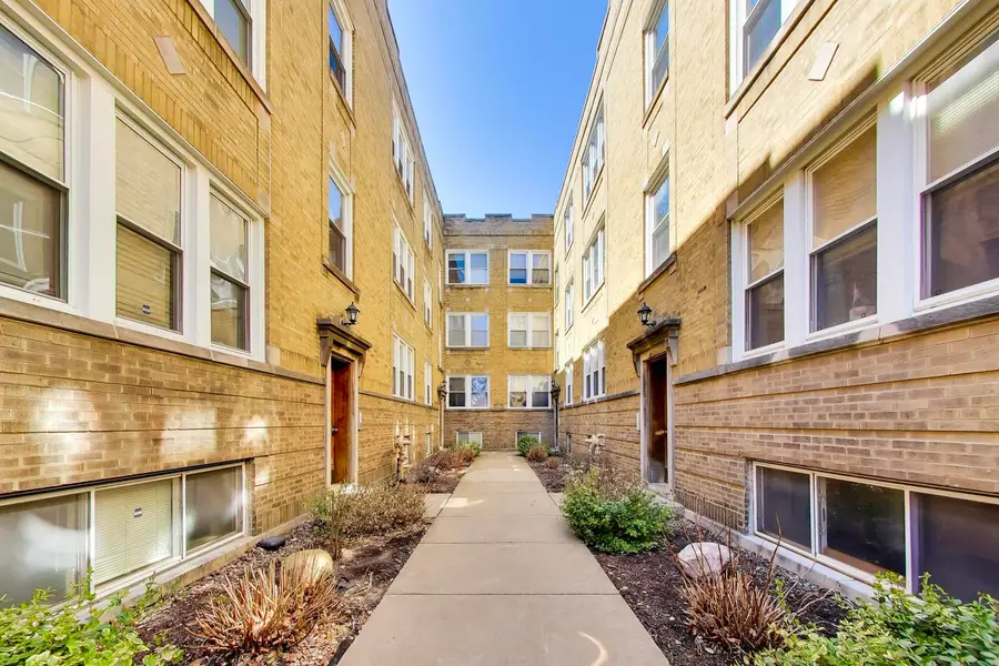 4722 N Kenneth Avenue #3W, Chicago, IL 60630 - #2