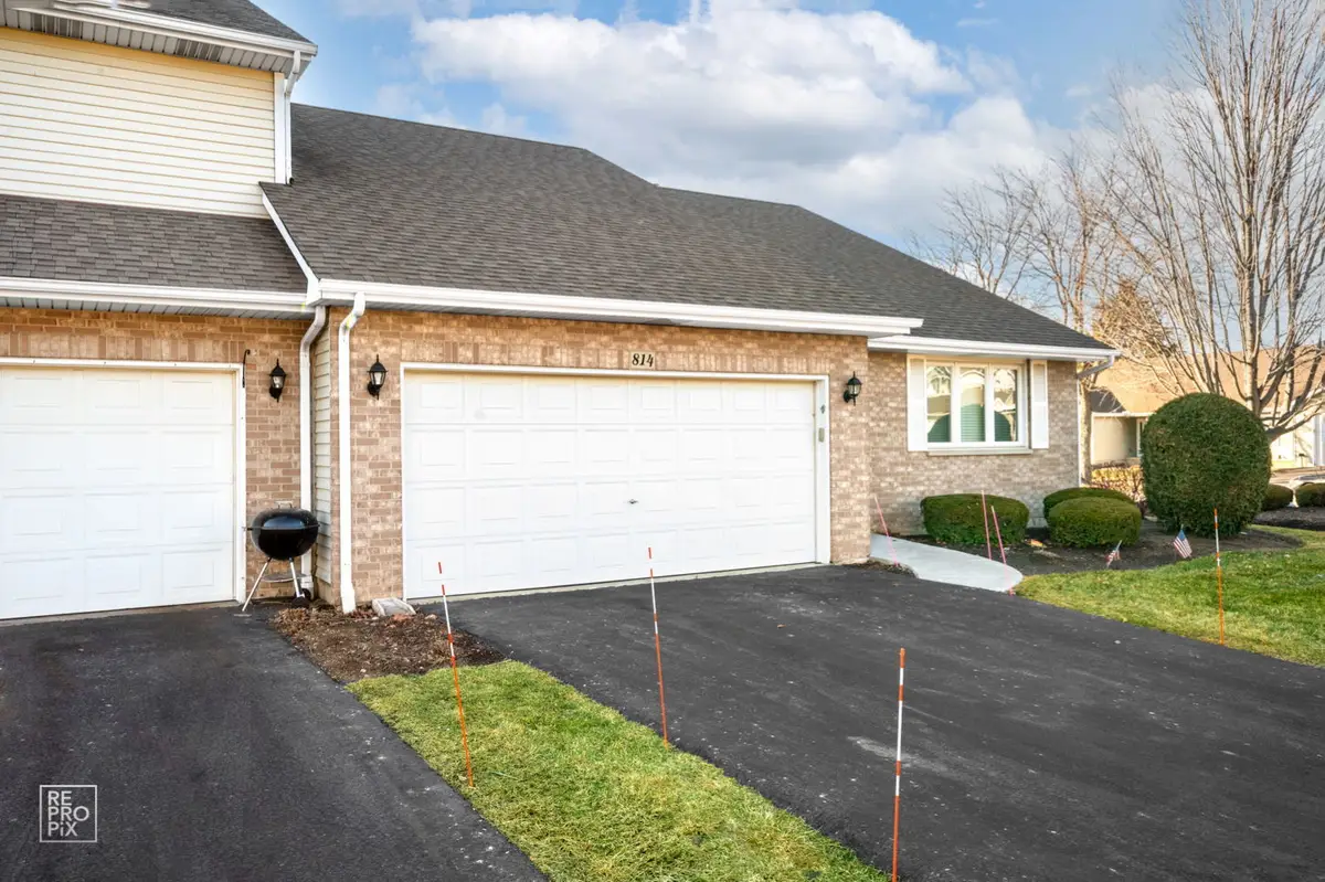 814 Bruce Robert Lane, Hampshire, IL 60140 - #1