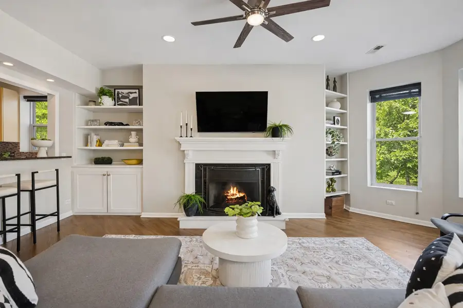 835 W Belle Plaine Avenue #2, Chicago, IL 60613 - #3