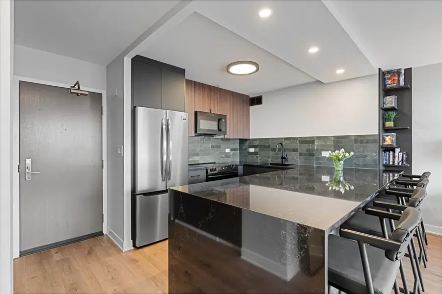 3930 N Pine Grove Avenue #809, Chicago, IL 60613 - #3