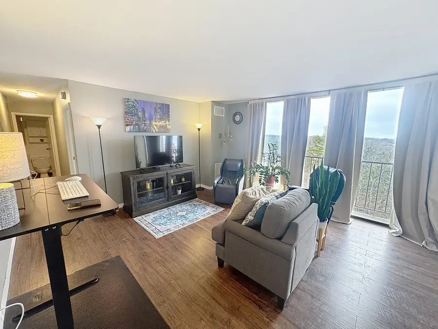 1800 7th Street #10B, East Moline, IL 61244 - #3