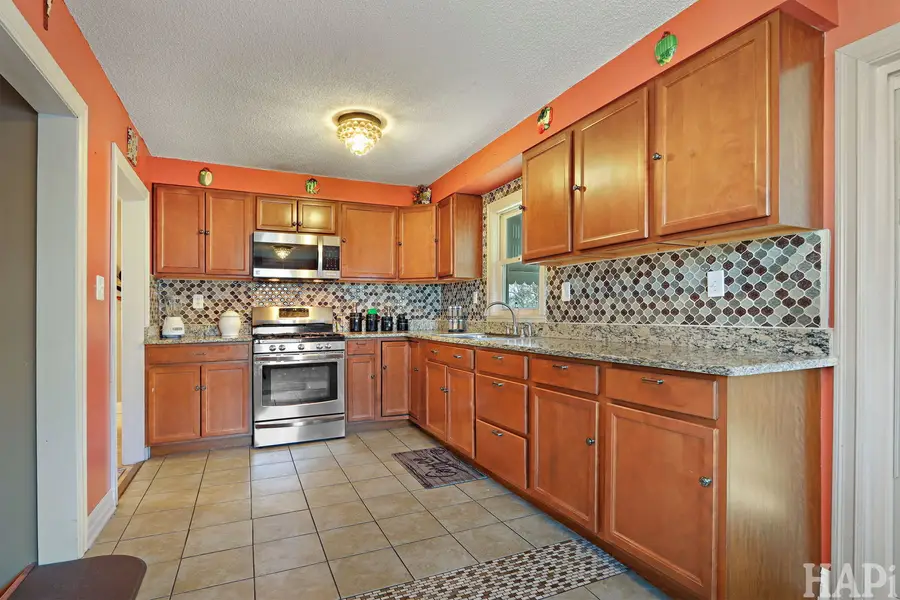 401 S Pierpont Avenue, Rockford, IL 61102 - #3