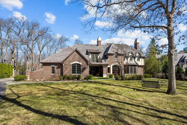 936 E Ringwood Road, Lake Forest, IL 60045