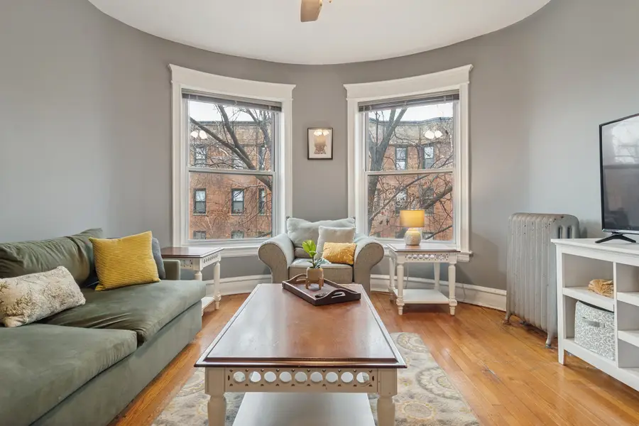 3839 N Wilton Avenue #2, Chicago, IL 60613 - #2