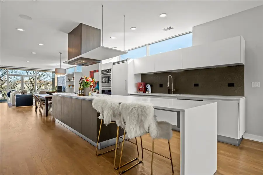 2910 N Sheffield Avenue #301, Chicago, IL 60657 - #3