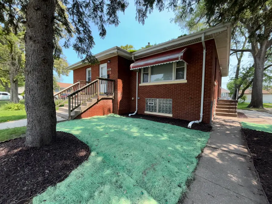 655 Hirsch Avenue, Calumet City, IL 60409 - #2