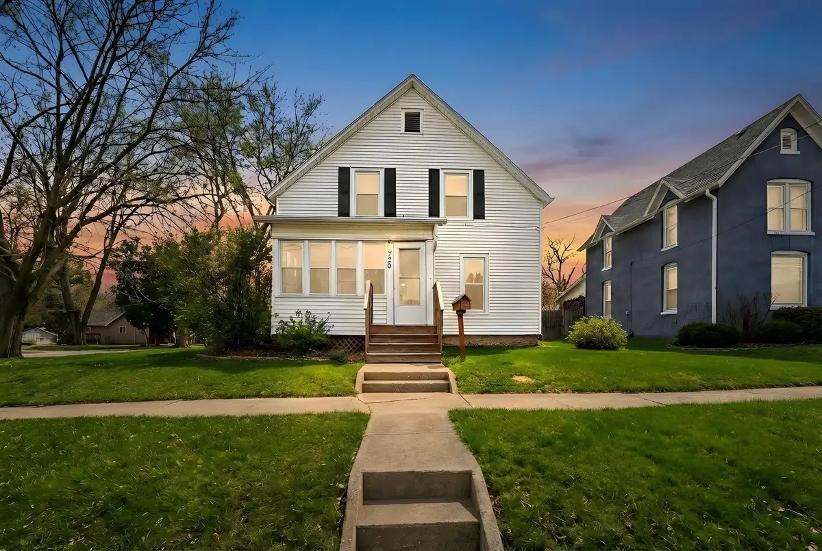 720 S Mckinley Avenue, Freeport, IL 61032 - #1