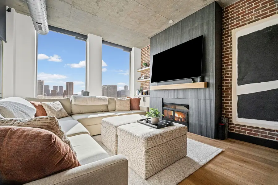 700 N Larrabee Street #1613, Chicago, IL 60654 - #2