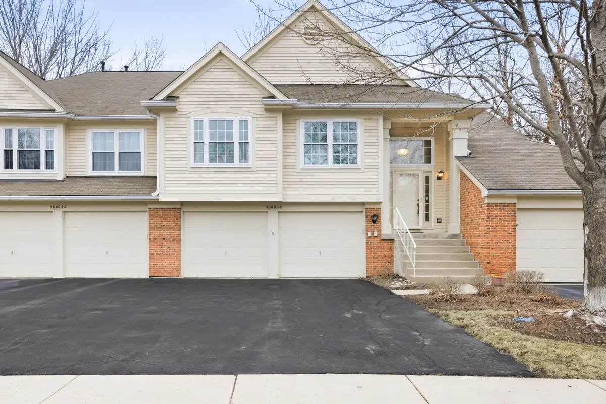 30W038 Willow Lane #D, Warrenville, IL 60555 - #1