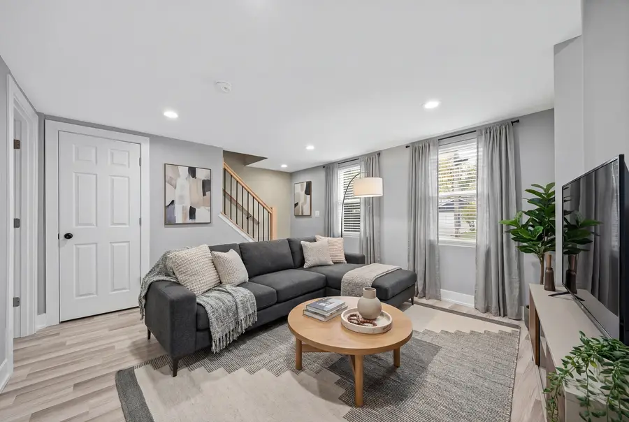 209 N Hunter Street, Thornton, IL 60476 - #3