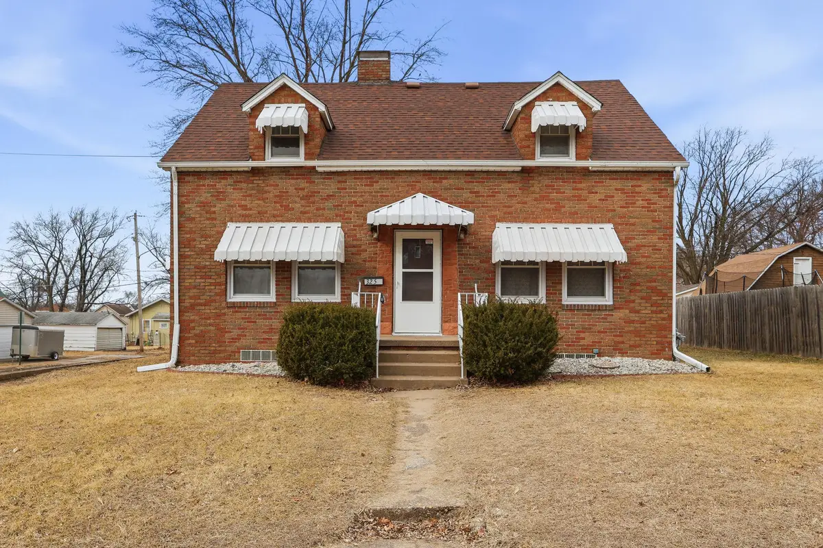 325 23rd Street, East Moline, IL 61244 - #1