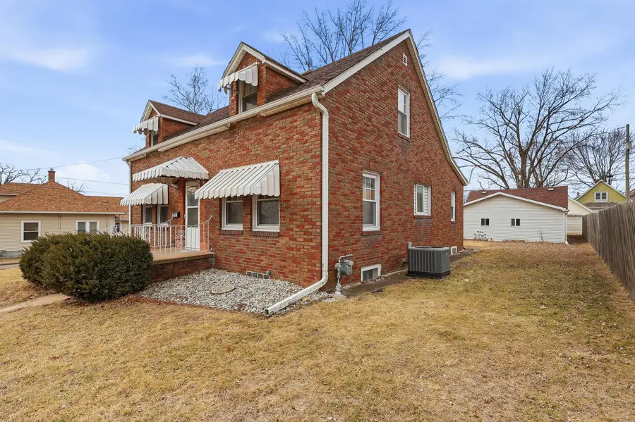 325 23rd Street, East Moline, IL 61244 - #3
