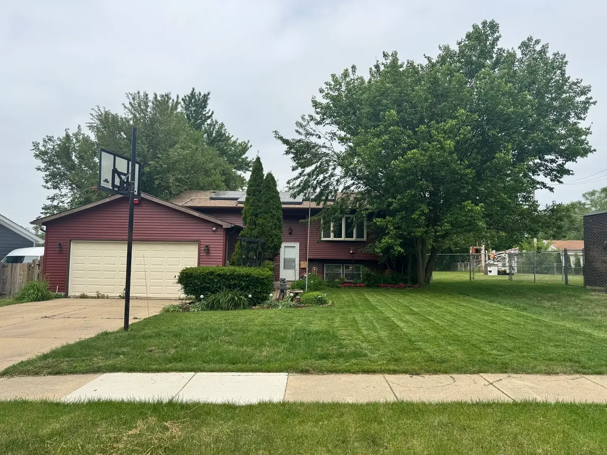 114 W Hawthorne Boulevard, Mundelein, IL 60060 - #1