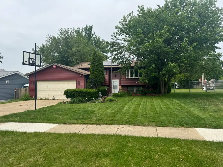 114 W Hawthorne Boulevard, Mundelein, IL 60060 - #2