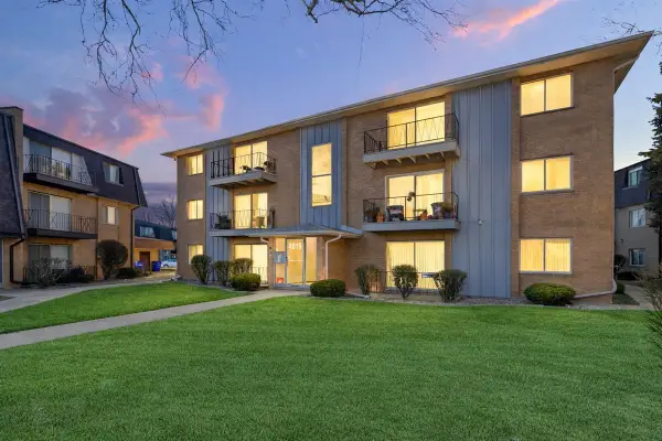 4819 W 109th Street #3-103, Oak Lawn, IL 60453