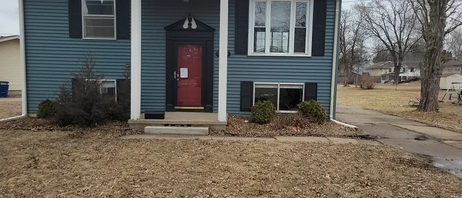 1115 S 12th Street, Clinton, IA 52732 - #2