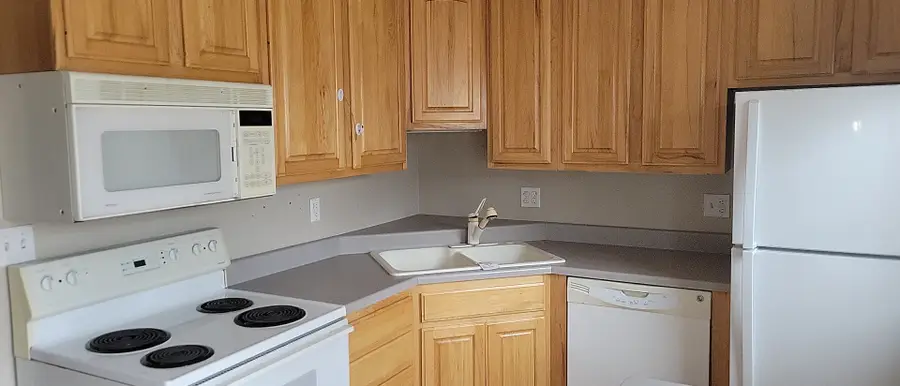 1115 S 12th Street, Clinton, IA 52732 - #3