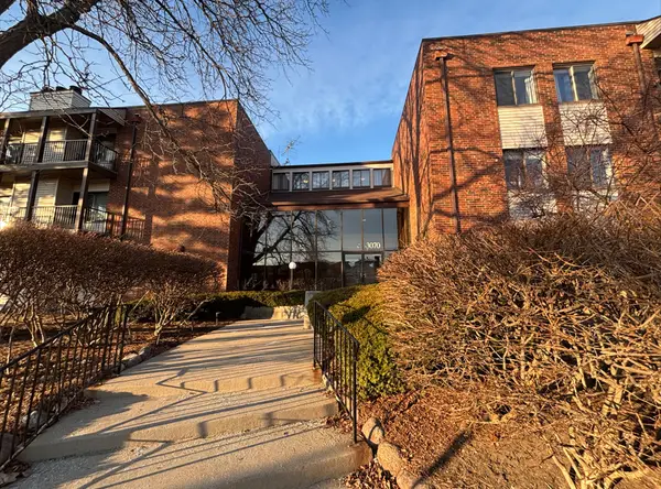 3070 Pheasant Creek Drive #207, Northbrook, IL 60062