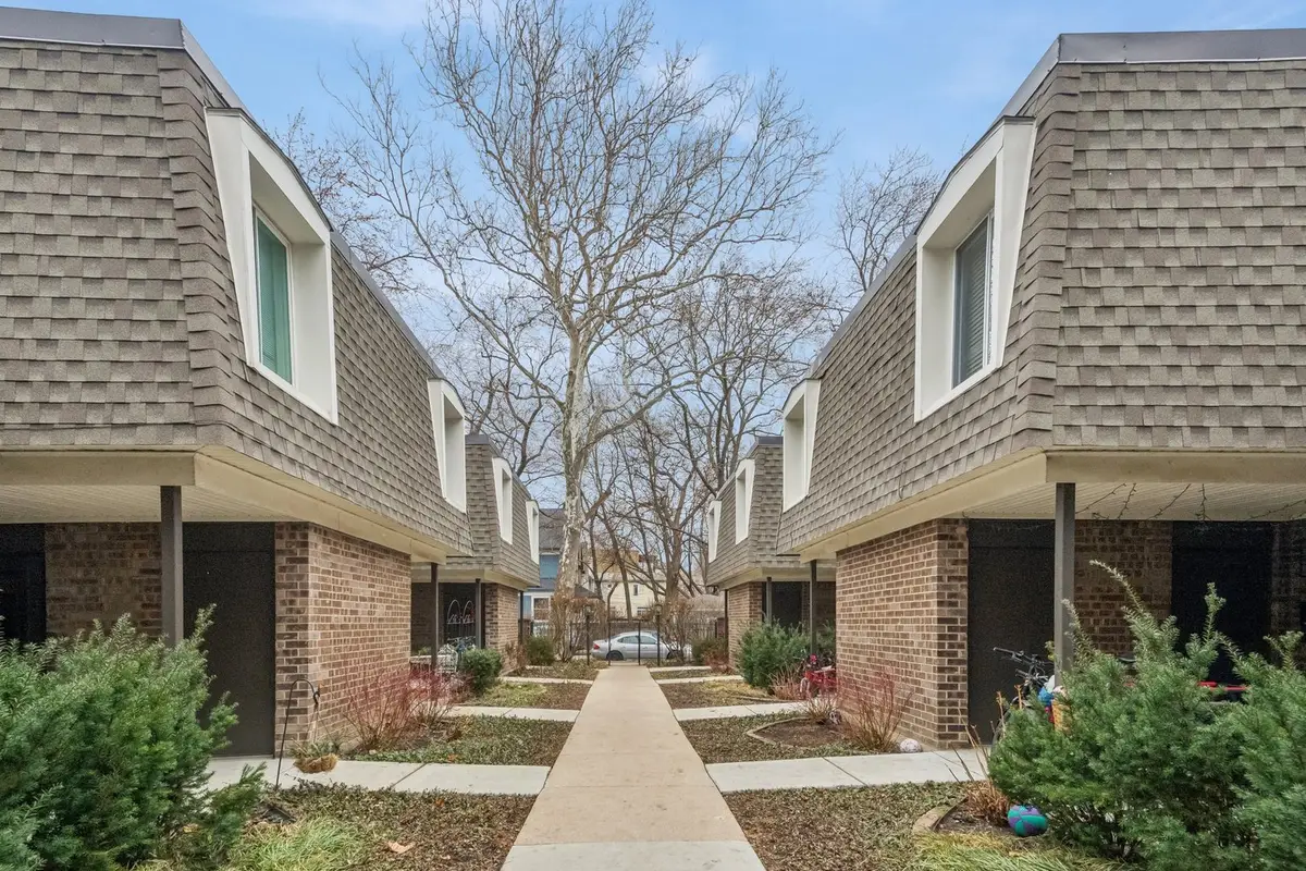 1627 W Belle Plaine Avenue, Chicago, IL 60613 - #1