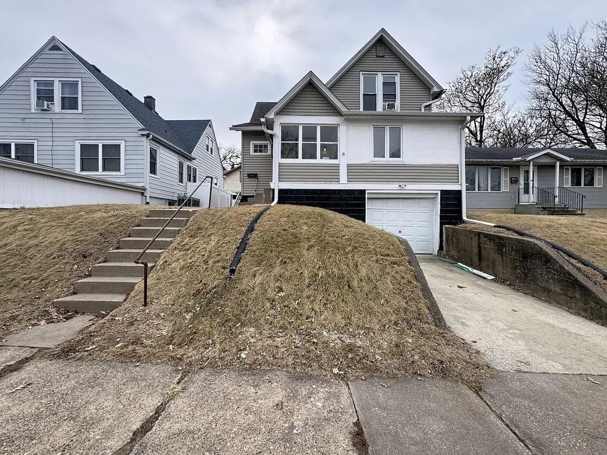 2748 11th Avenue C, Moline, IL 61265 - #1