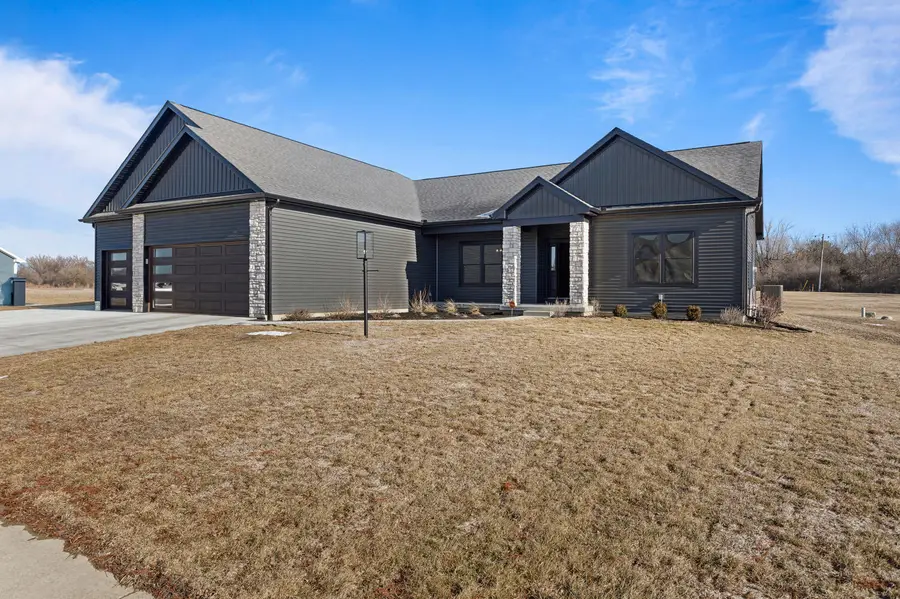 606 N Beacon Hill Circle, Urbana, IL 61802 - #2