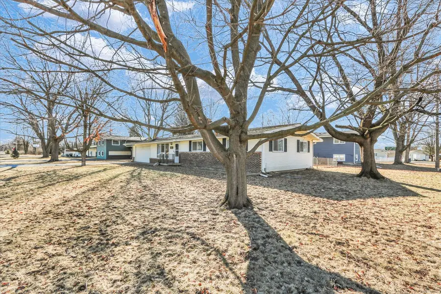 209 W Strong Street, Tolono, IL 61880 - #3