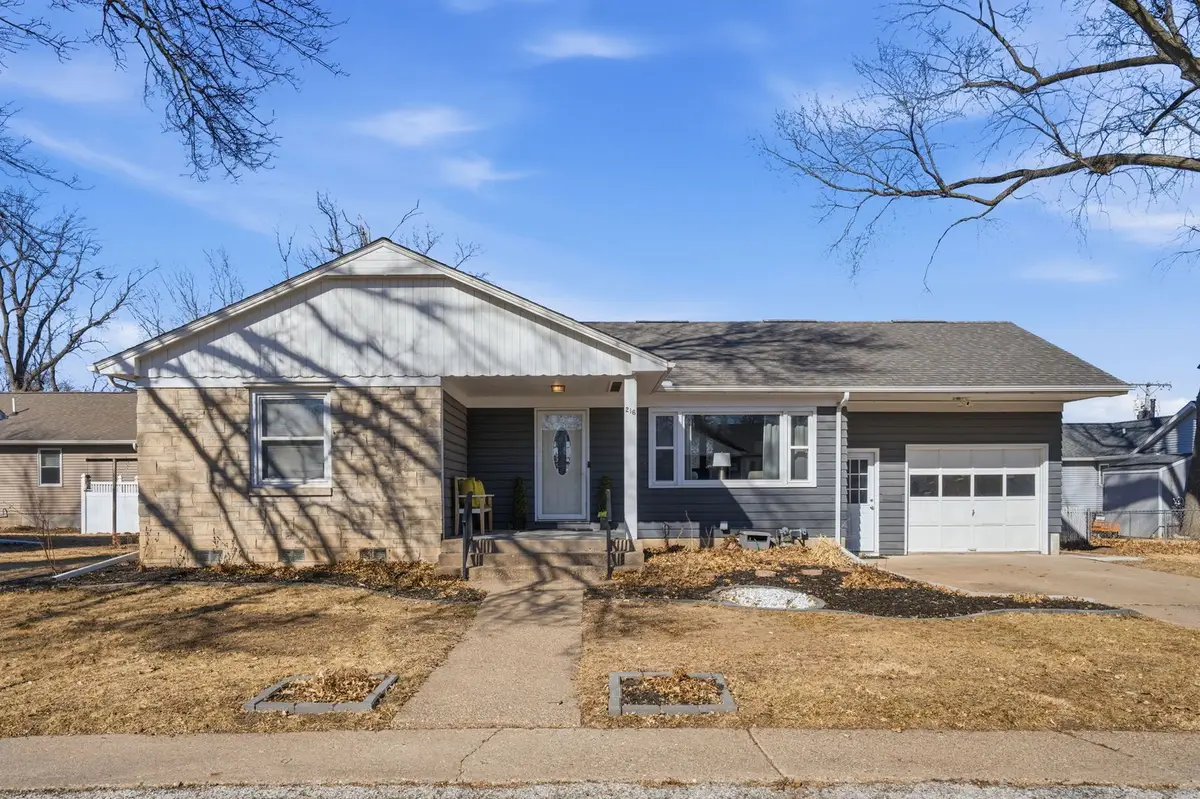 216 Central Drive, Eldridge, IA 52748 - #1
