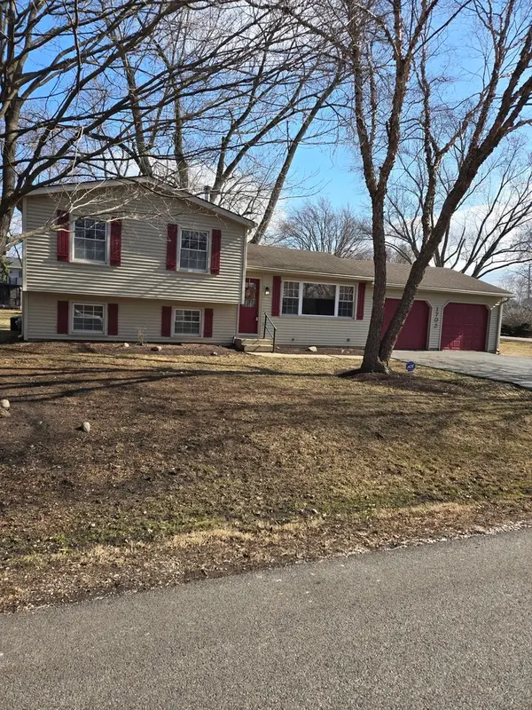 1702 Parklane Avenue, McHenry, IL 60050