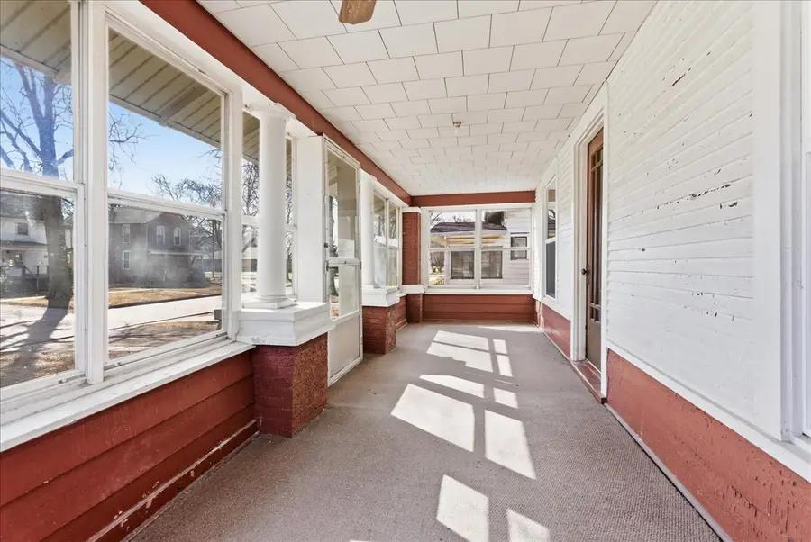 404 E Ash Street, Fairbury, IL 61739 - #3