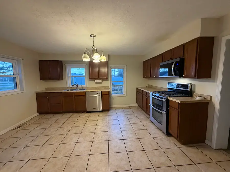 901 E High Street, Farmer City, IL 61842 - #3